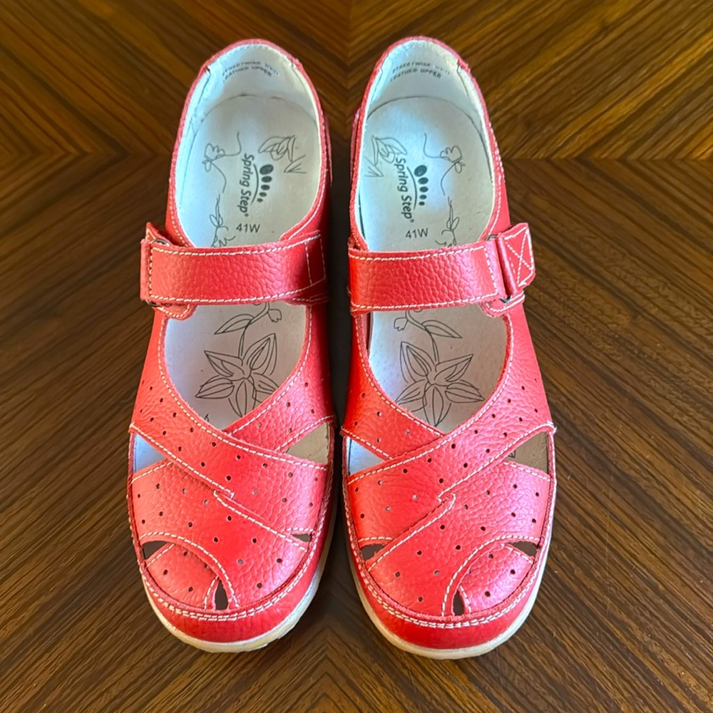 Spring Step Women's Streetwise Shoes  Size:41W (9.5-10)   Red NWT